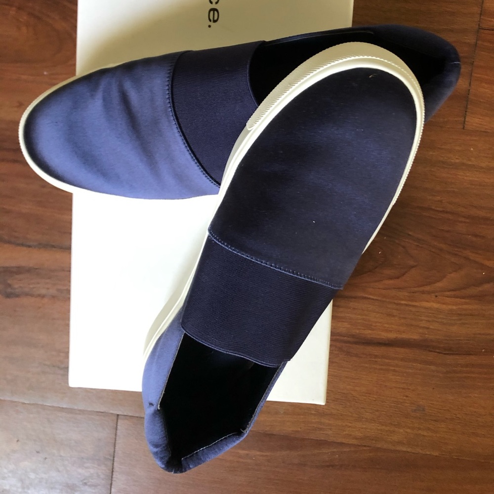Vince Corbin women’s shoes Sz 8 blue white